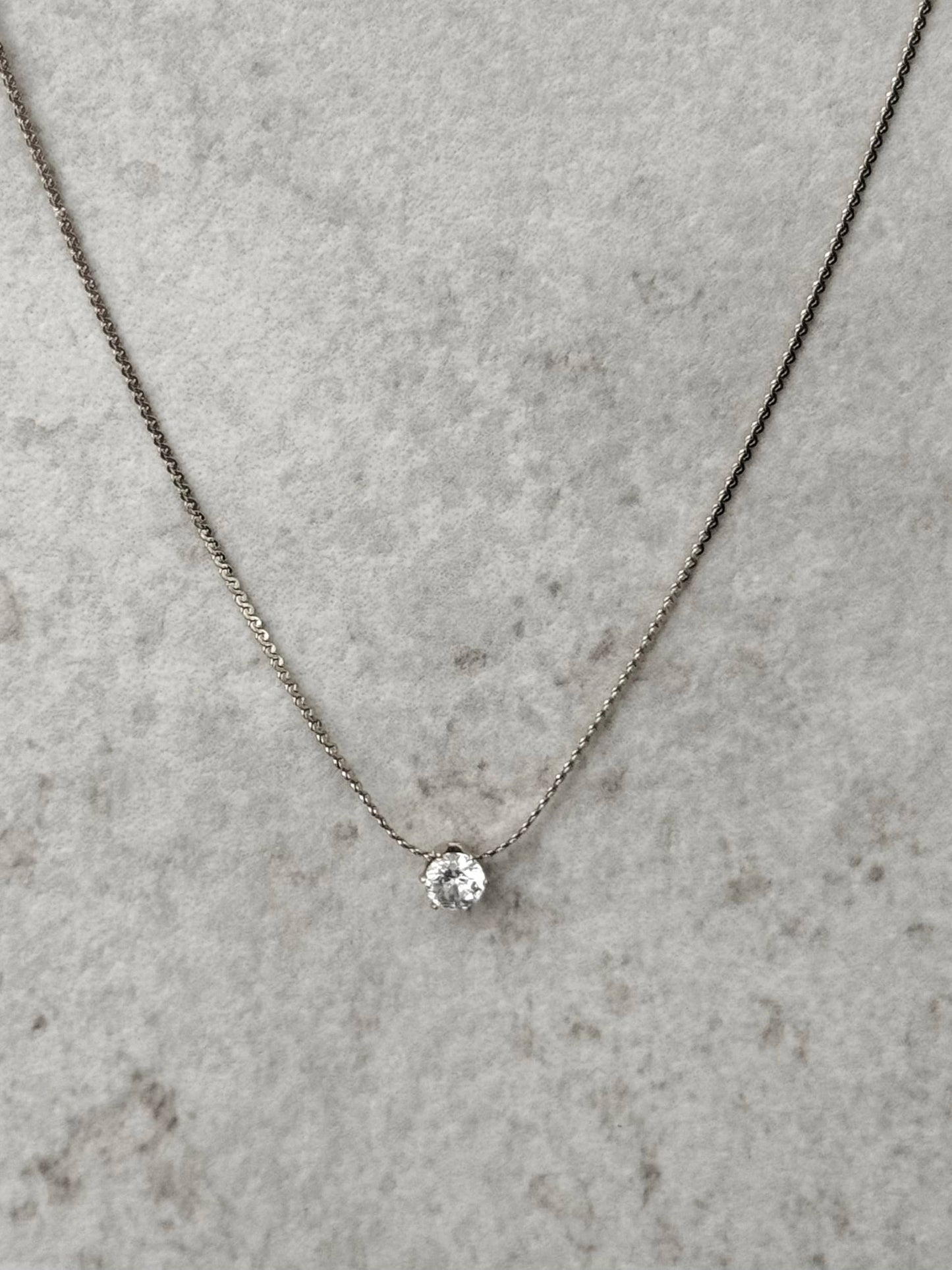 Collier Minimal Milet avec Zirconium Rond