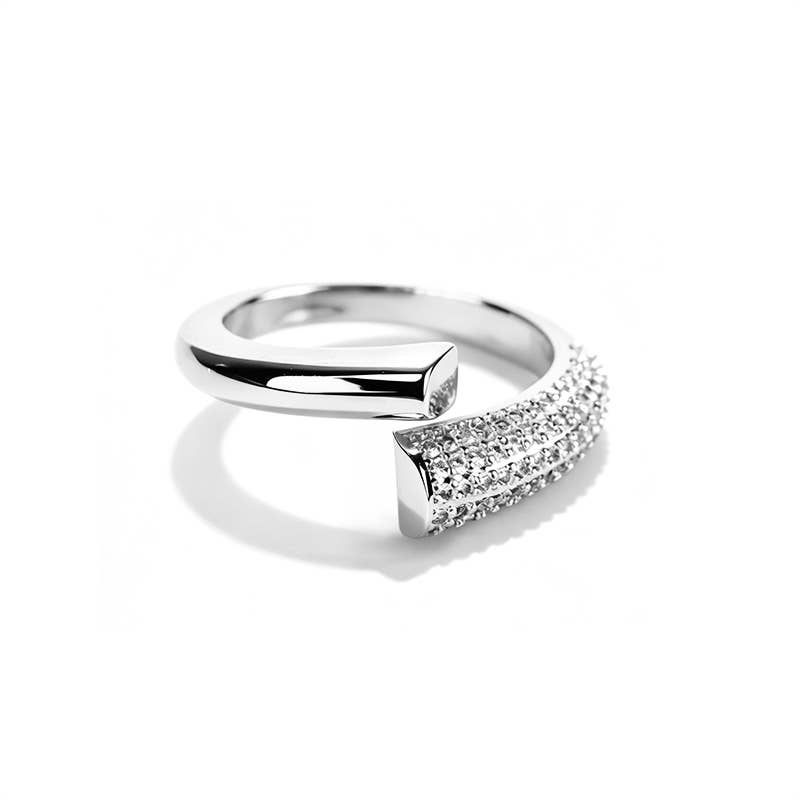 Bague Ajustable Ouverte Design Asymétrique & Pavé Scintillant