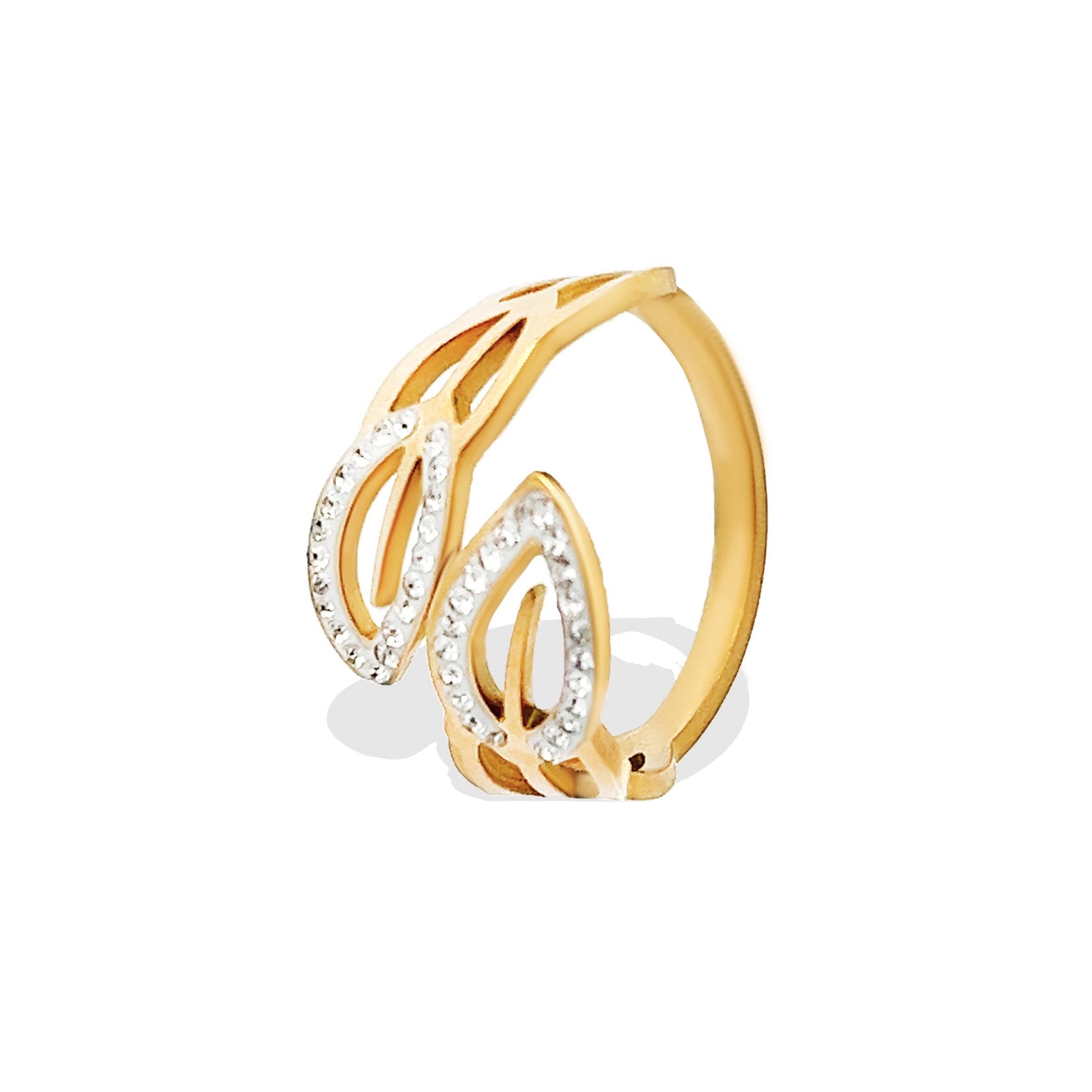 Bague ouverte dorée motif double feuille avec pavage de cristaux scintillants sur fond blanc.
