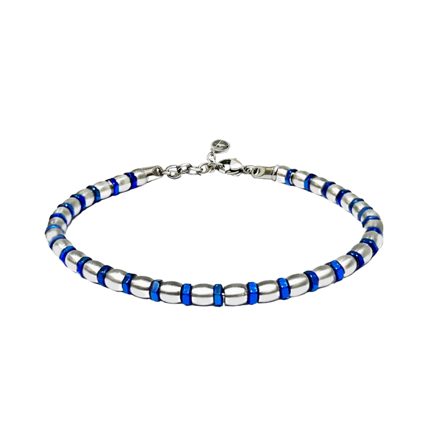 Bracelet fin pour homme en acier inoxydable argenté composé d'une alternance régulière de maillons ovales polis et de petites perles bleu électrique métallisé, équipé d'un fermoir mousqueton avec chaînette d'extension.
