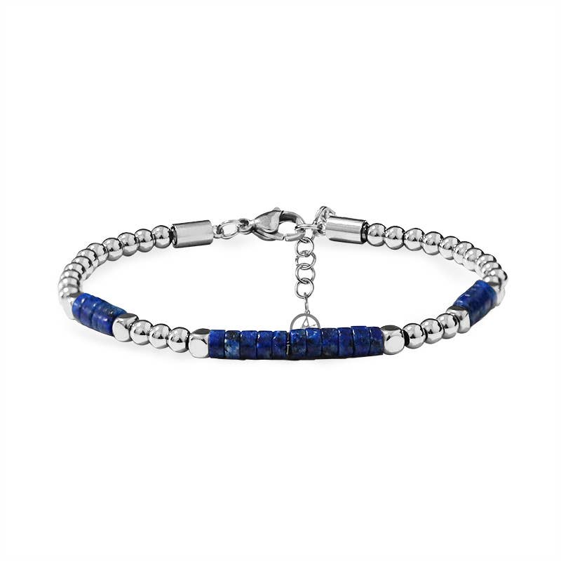 Bracelet fin pour homme en billes d'acier inoxydable argenté avec inserts de perles minérales plates bleues en lapis-lazuli et fermoir mousqueton ajustable.