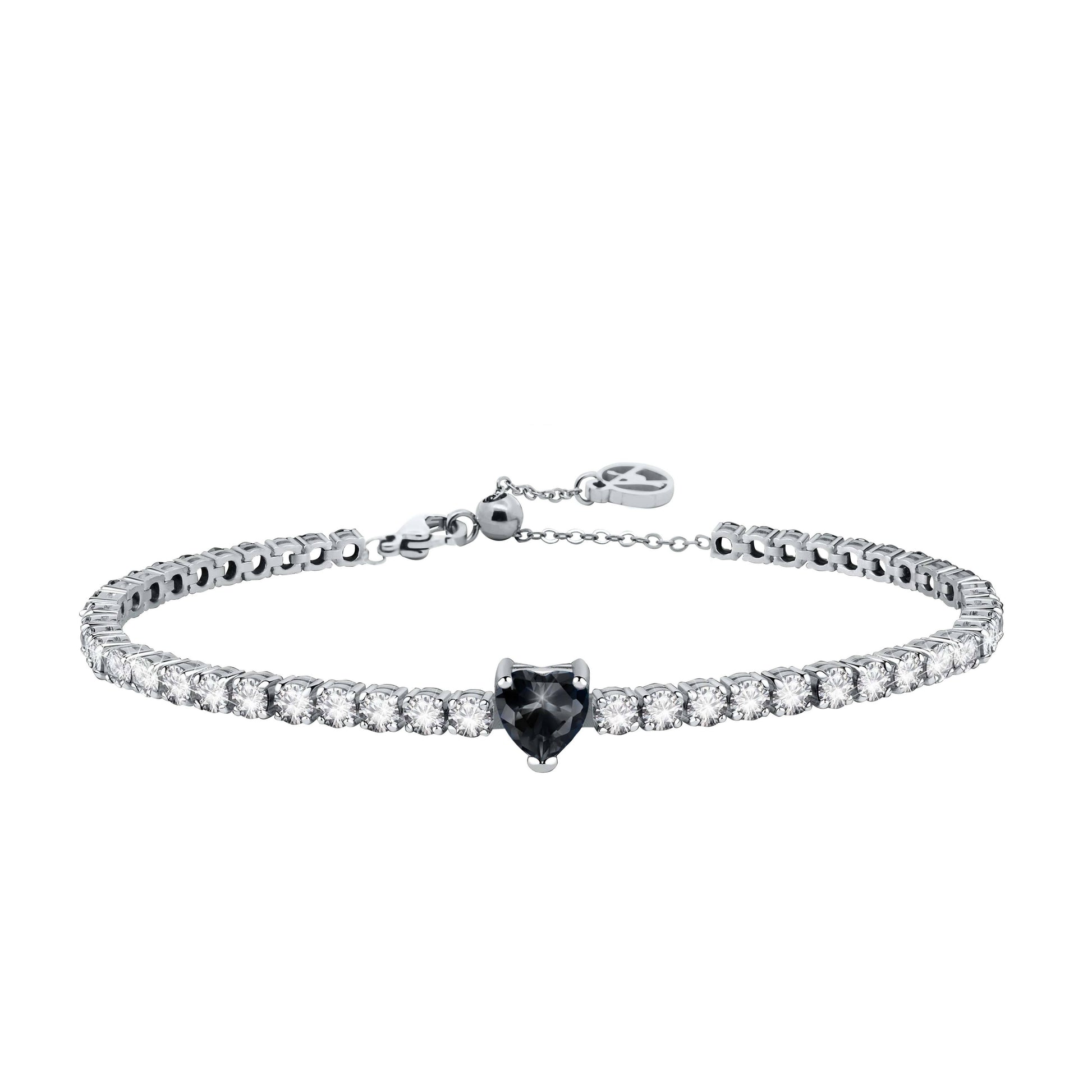 Bracelet style tennis rivière en acier inoxydable argenté composé de cristaux blancs étincelants et d'une pierre centrale en forme de cœur noir.