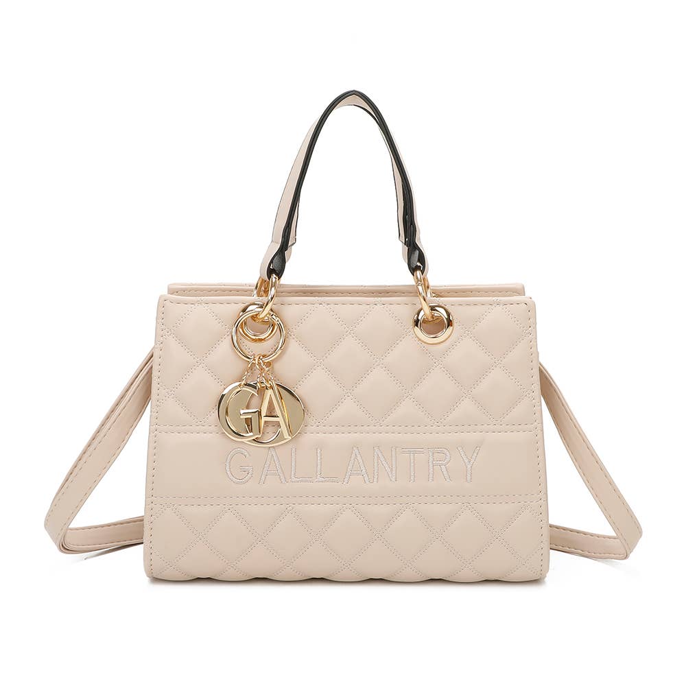 Sac à Main La Matelassé REF 156 - Sac à main rigide Gallantry pour femme en similicuir matelassé beige nude avec inscription brodée, anses supérieures, bandoulière et bijou de sac doré.