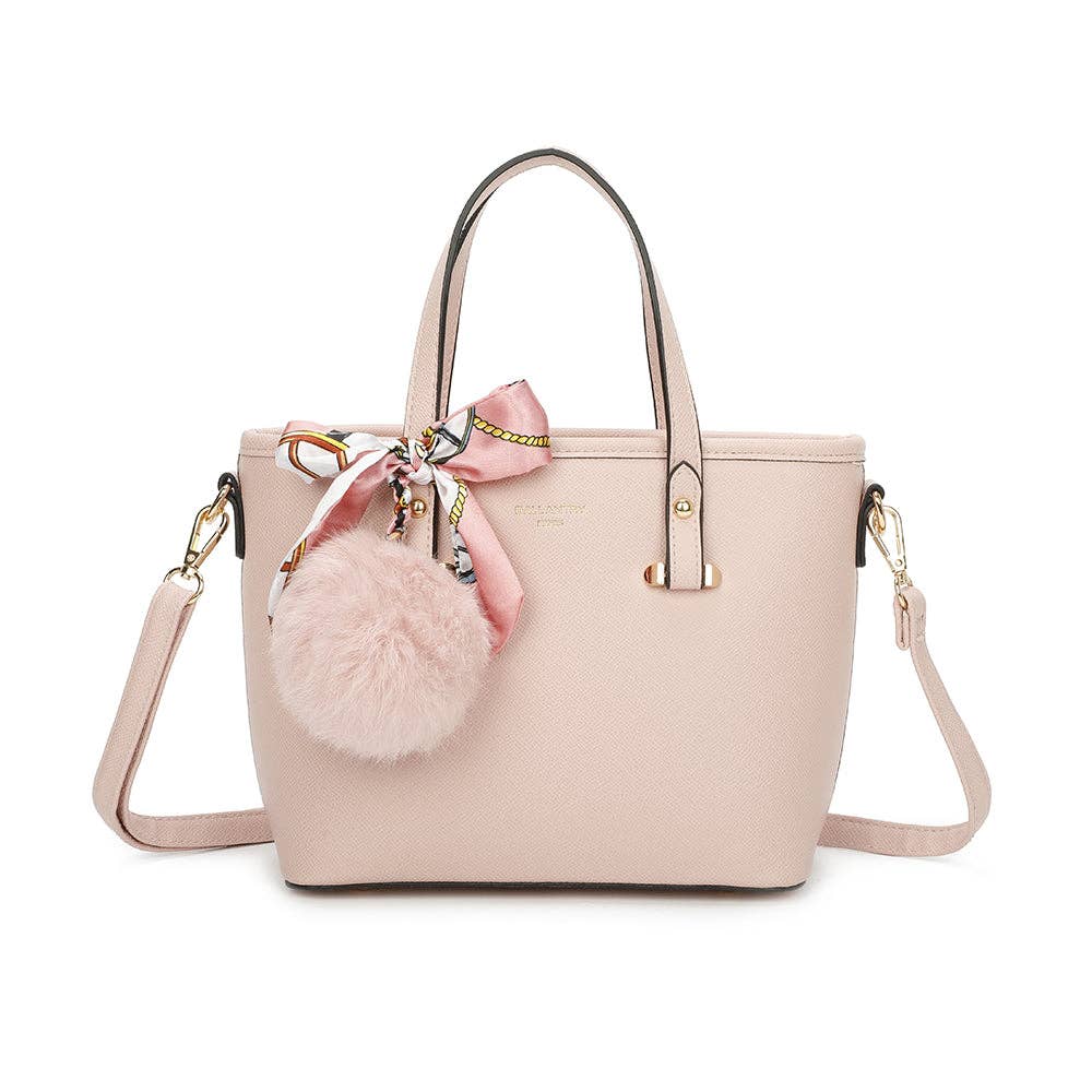 Sac à main trapèze Amélis REF 119 couleur rose poudré avec foulard rose en soie synthétique et pompon en fausse fourrure.