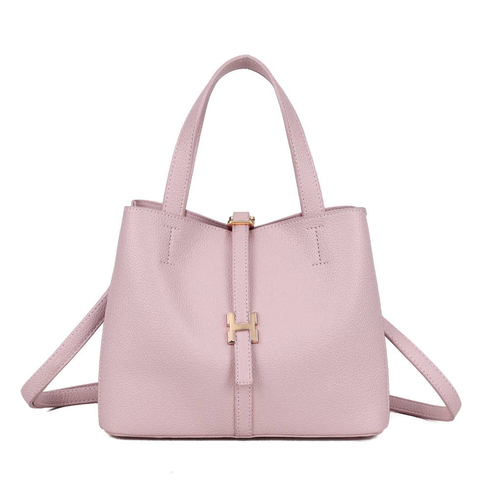 Sac à main seau Alba en similicuir grainé rose poudré (REF 1), avec anses rigides, bandoulière et bride centrale à fermoir métallique en H doré, vu de face sur fond blanc.