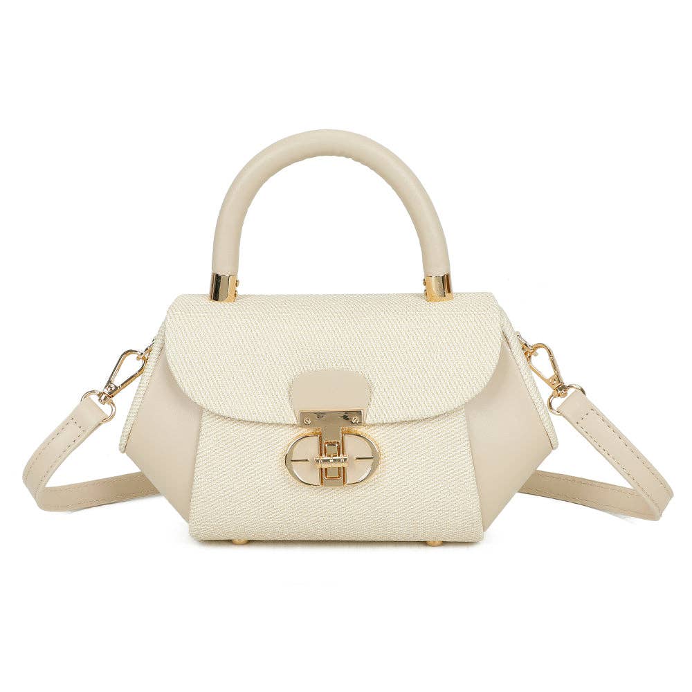 Sac à main trapèze Léa couleur beige crème (REF 37), associant un corps en toile tissée blanc cassé, des rabats latéraux en similicuir beige clair, une poignée rigide et un fermoir pivotant design en métal doré, sur fond blanc.