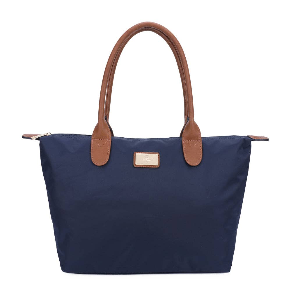 Sac cabas de taille moyenne La Balade couleur bleu marine (REF 17) en tissu nylon robuste, anses camel fines pour porté épaule et détails dorés, face avant sur fond blanc.