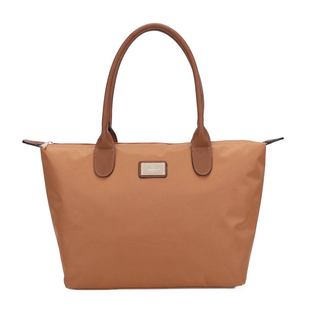 Sac cabas moyen format La Balade en toile nylon jaune foncé ocre (REF 13) avec anses d'épaule en similicuir marron camel et logo central doré, vu de face sur fond blanc.